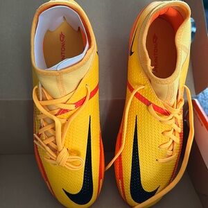 NIB Nike phantom GT2 Academy DF soccer cleats